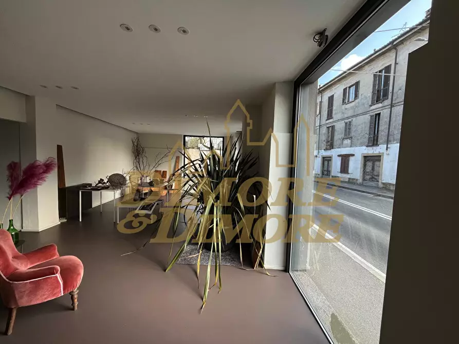 Immagine 3 di Locale commerciale in affitto  a Sesto Calende