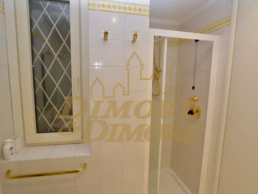 Immagine 41 di Villa in vendita  a Ranco