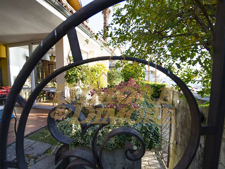 Immagine 21 di Villa in vendita  a Ghiffa