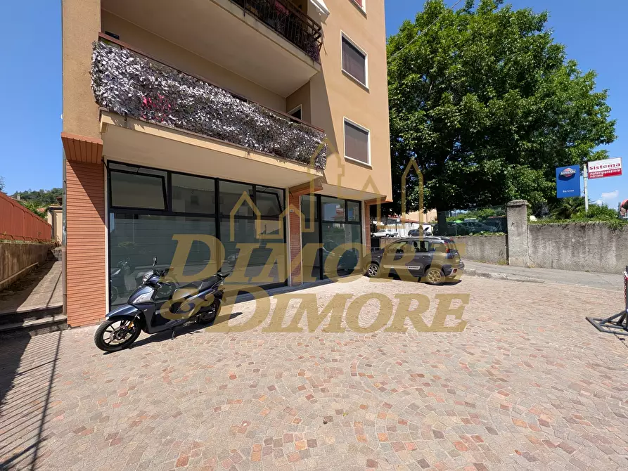 Immagine 1 di Ufficio in vendita  a Angera