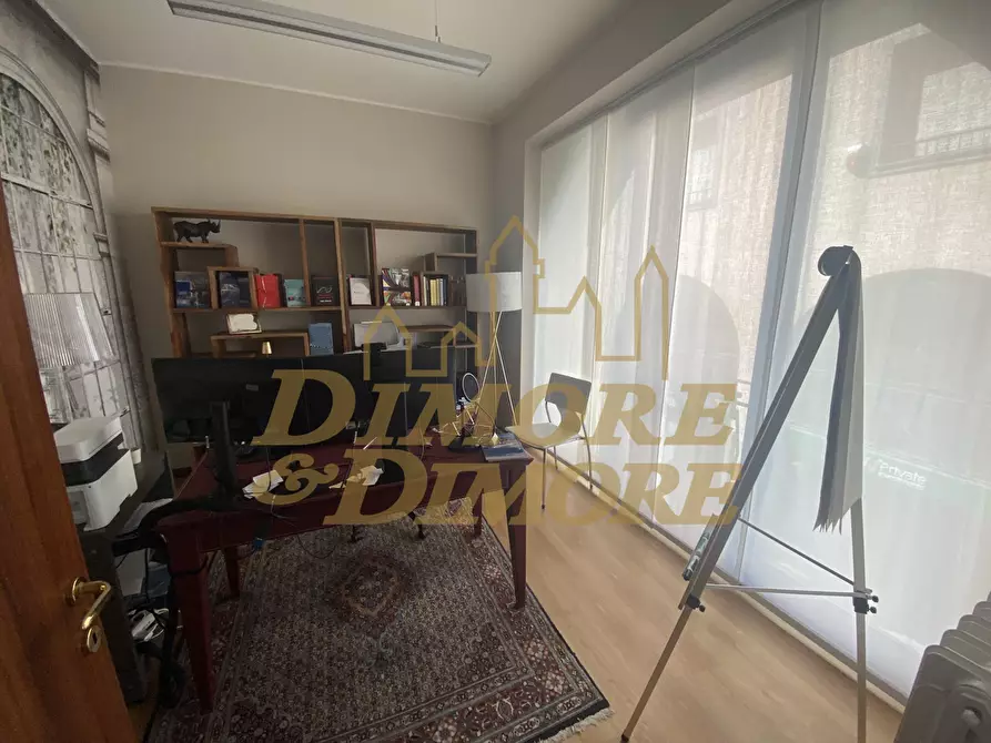 Immagine 15 di Ufficio in vendita  a Varese