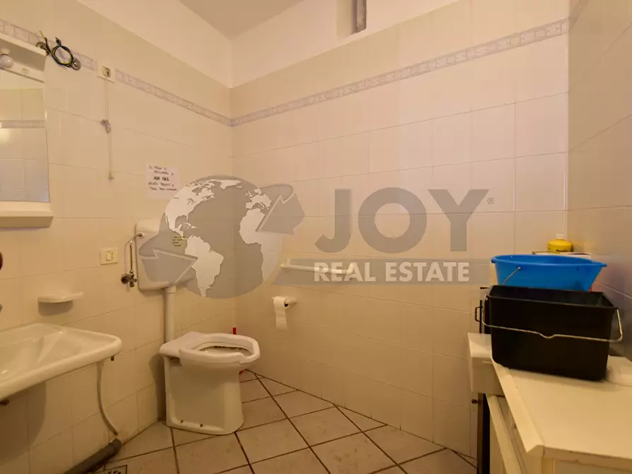 Immagine 12 di Locale commerciale in vendita  in Via A. Volta 15 a Nardo'