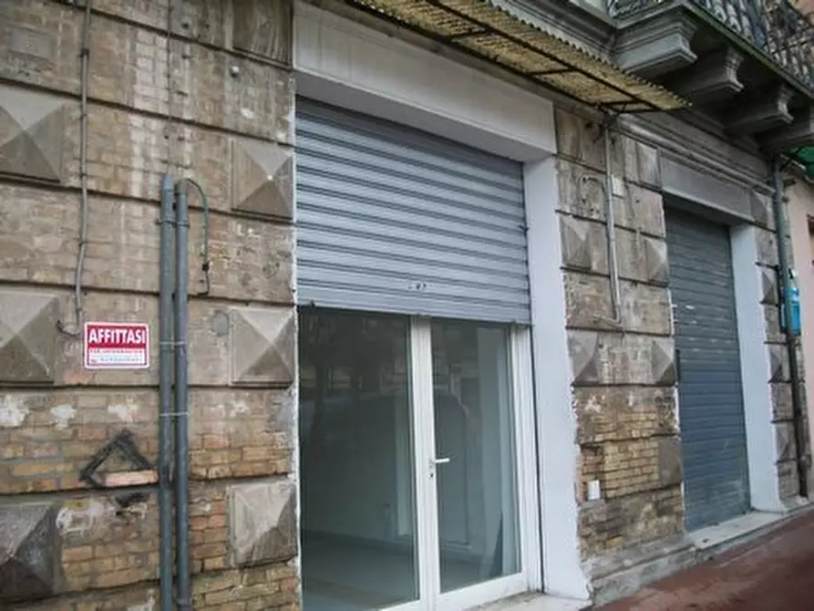 Immagine 14 di Locale commerciale in affitto  in PIAZZA GARIBALDI a Lanciano