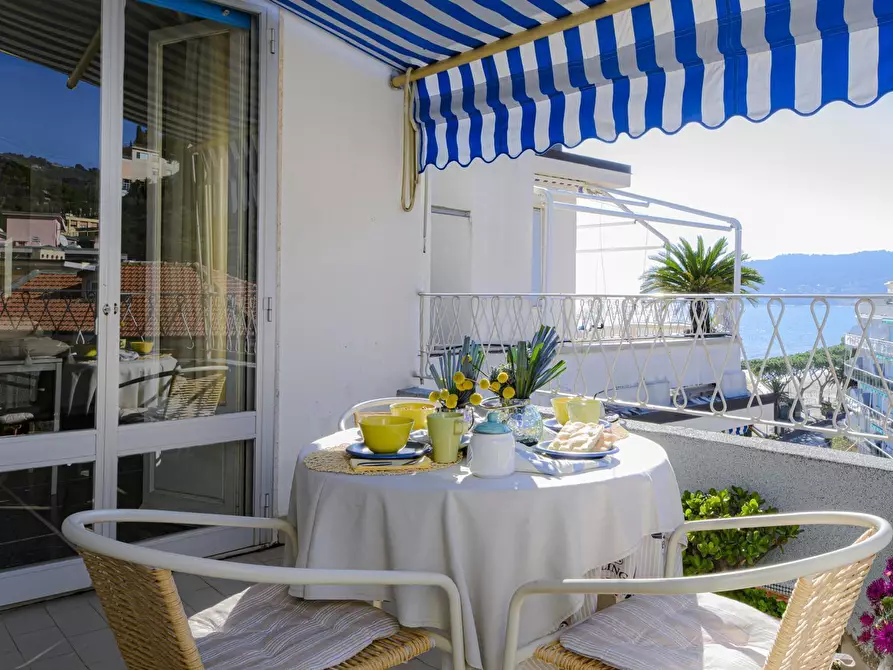 Immagine 1 di Quadrilocale in vendita  in Via Richard West a Alassio