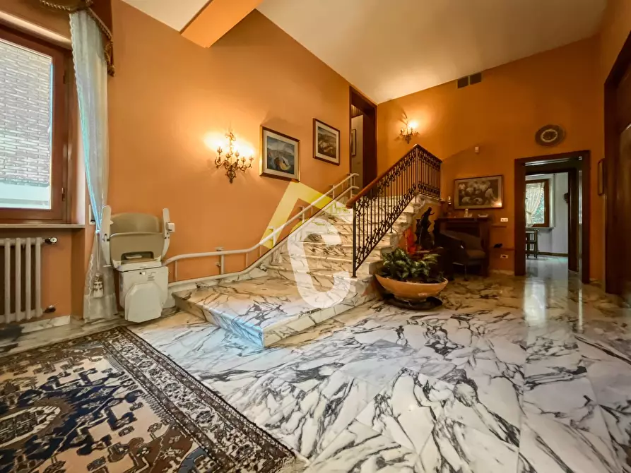 Immagine 38 di Villa in vendita  a Jesi