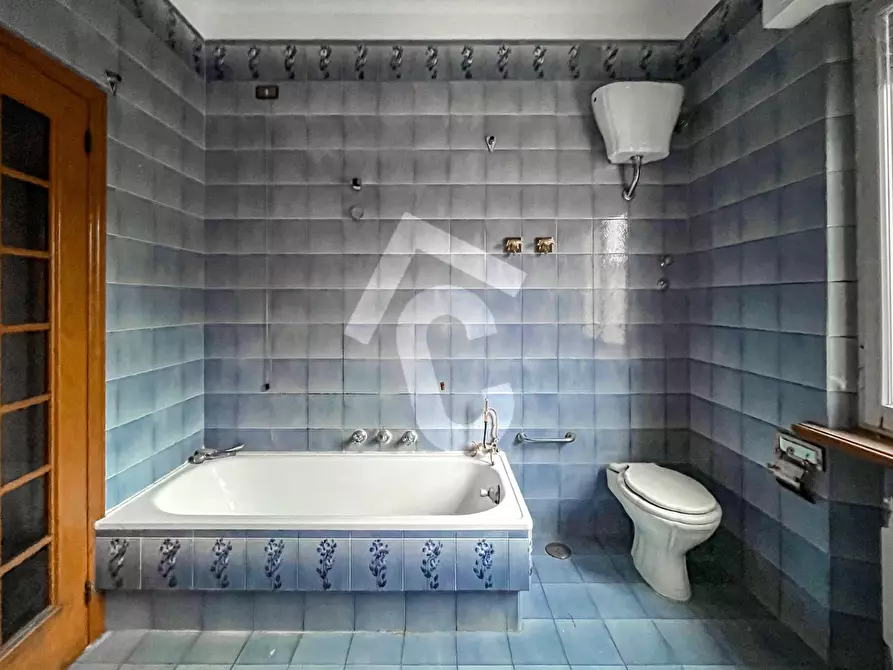 Immagine 18 di Pentalocale in vendita  a Jesi