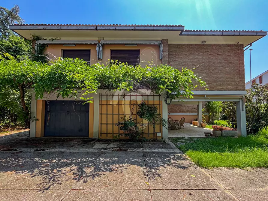 Immagine 11 di Villa in vendita  a Jesi