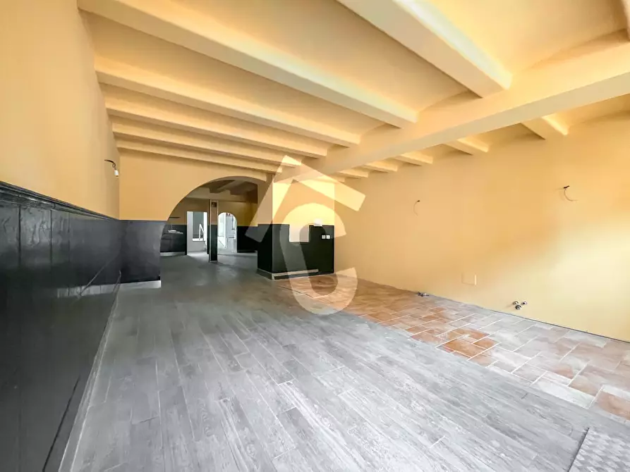 Immagine 6 di Locale commerciale in vendita  a Jesi