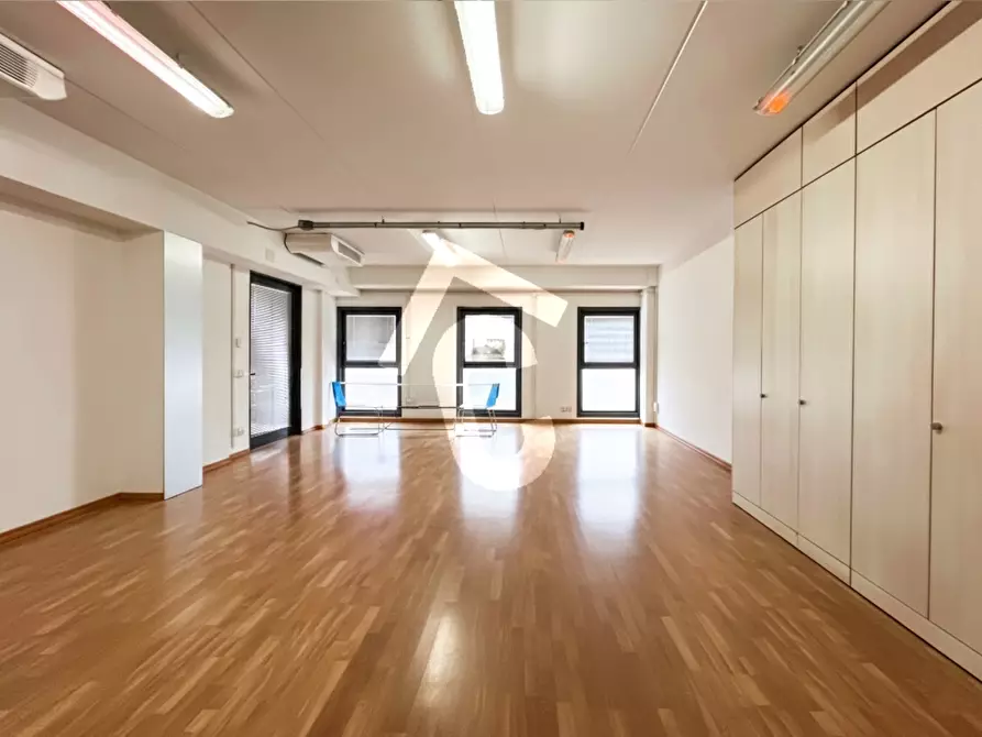 Immagine 3 di Laboratorio in vendita  a Chiaravalle