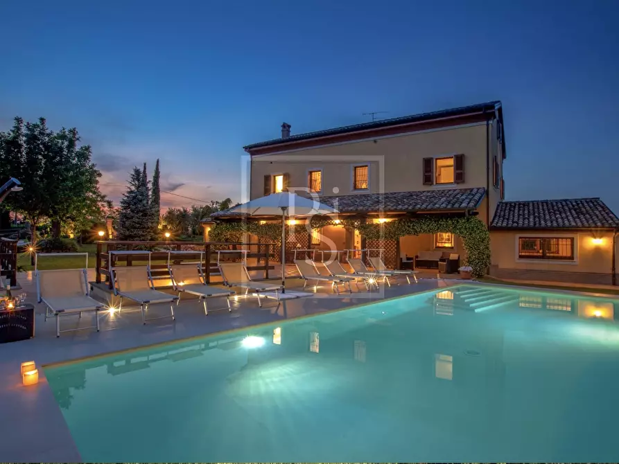 Immagine 1 di Villa in vendita  a Senigallia