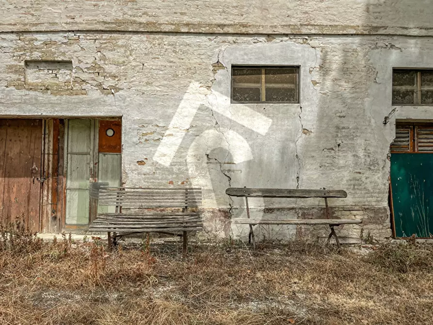 Immagine 30 di Rustico / casale in vendita  a Jesi