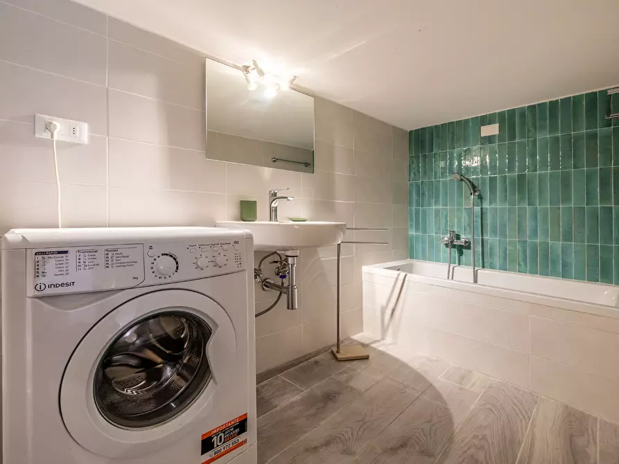 Immagine 38 di Trilocale in affitto  in Piazza Vittorio Emanuele II 5 a Finale Ligure