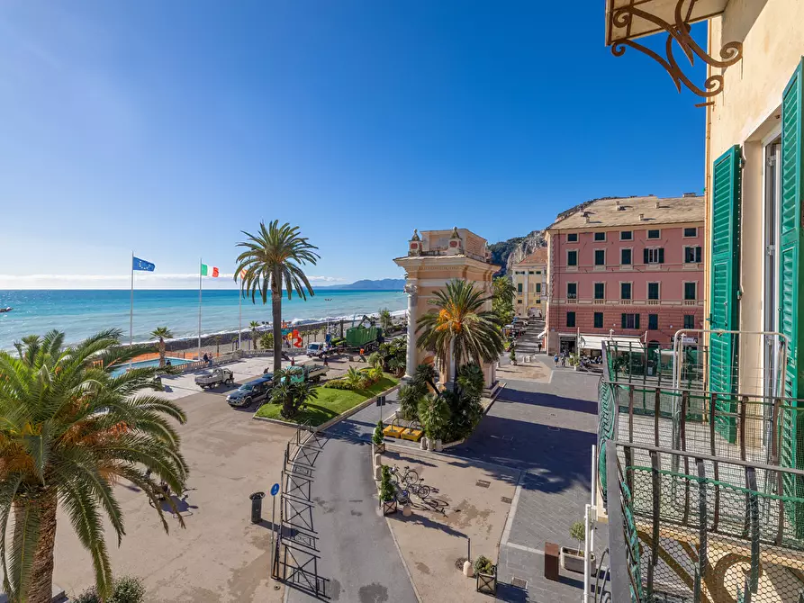 Immagine 43 di Trilocale in affitto  in Piazza Vittorio Emanuele II a Finale Ligure