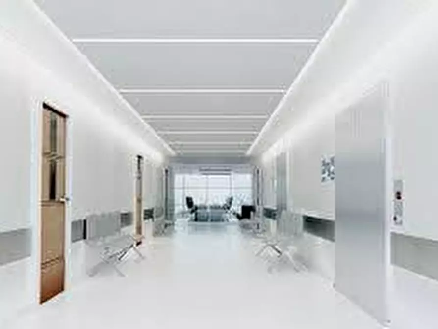 Immagine 10 di Locale commerciale in vendita  a Sant'agata Li Battiati