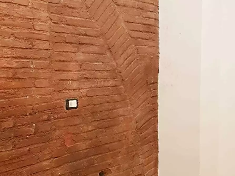 Immagine 7 di Locale commerciale in affitto  a Gravina Di Catania