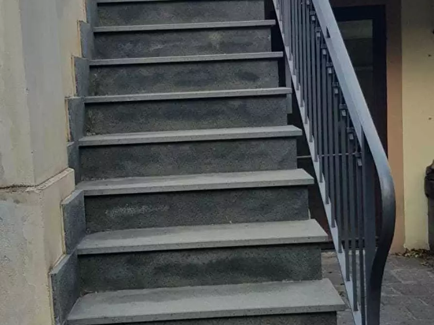 Immagine 9 di Locale commerciale in affitto  a Gravina Di Catania