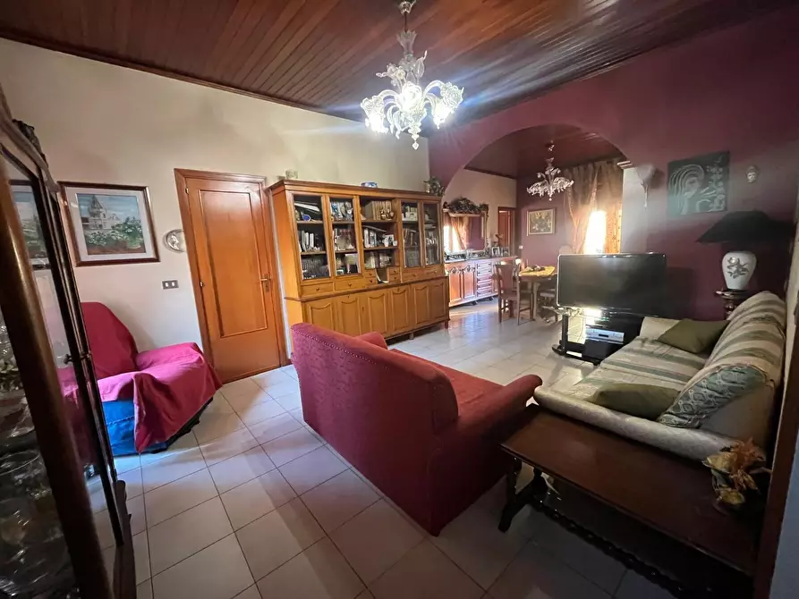 Immagine 4 di Appartamento in vendita  in Via Roma 6 a Gravina Di Catania