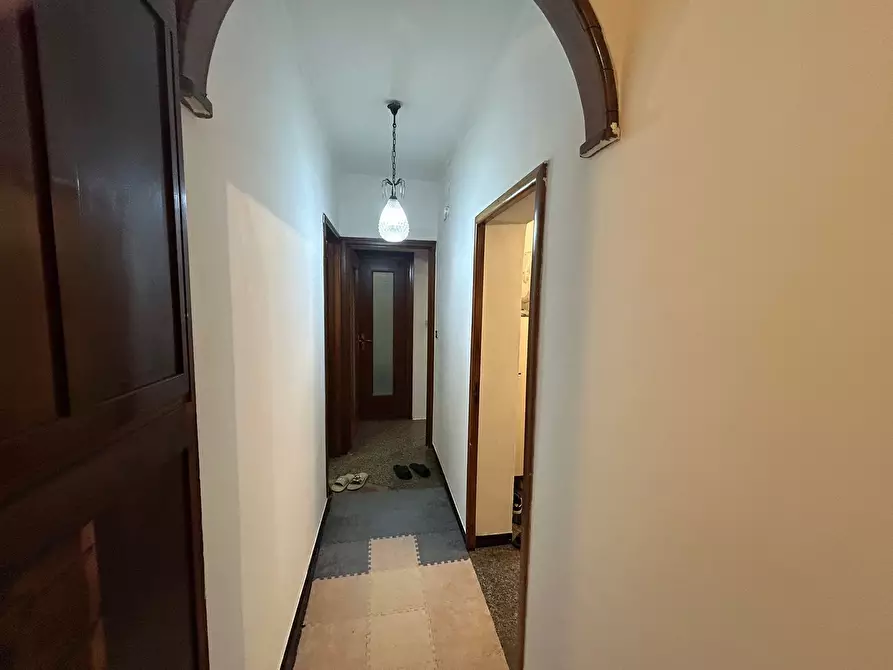 Immagine 11 di Pentalocale in vendita  in Via Giovanni Battista Marsano 2 a Genova