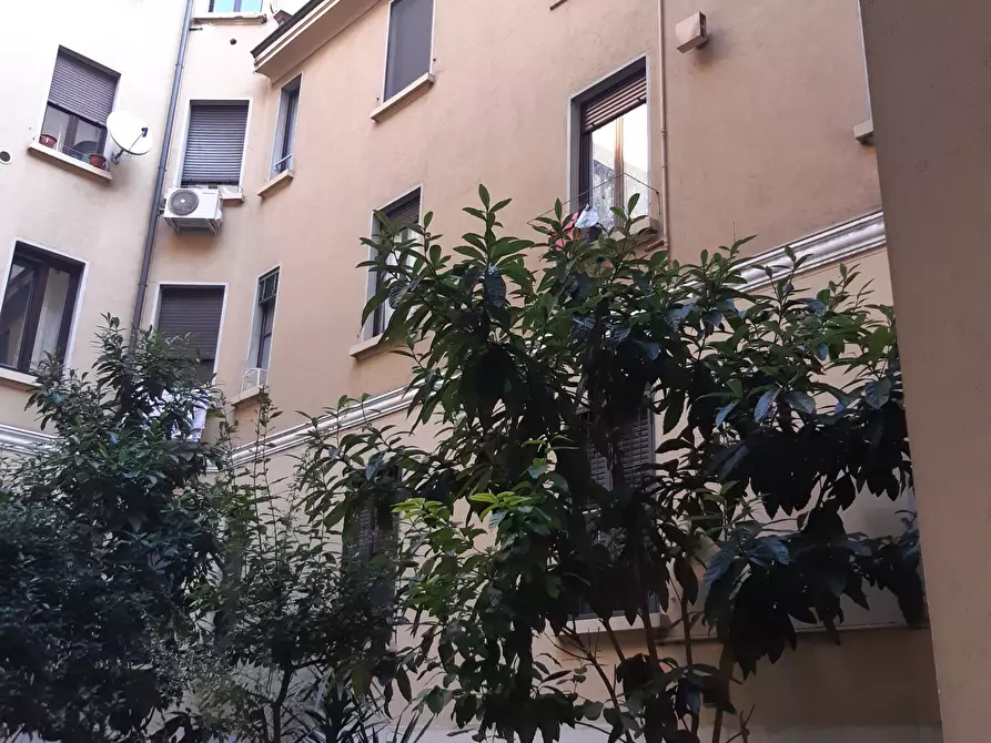 Immagine 35 di Appartamento in affitto  in Via Trebbia 33 a Milano