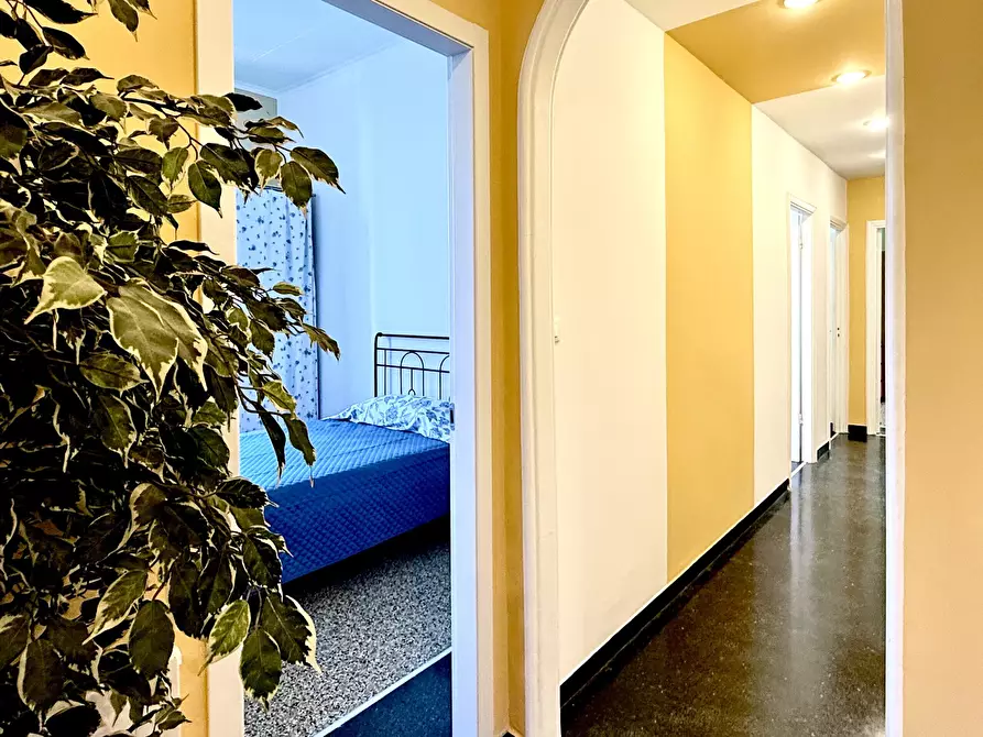 Immagine 9 di Pentalocale in vendita  in Via Fieschi a Genova