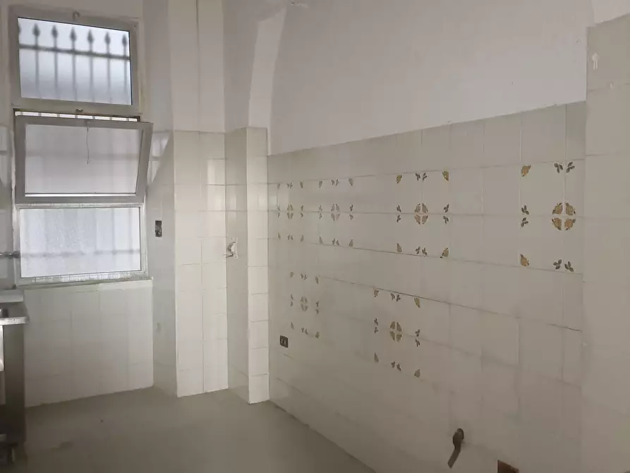 Immagine 9 di Locale commerciale in affitto  a Genova