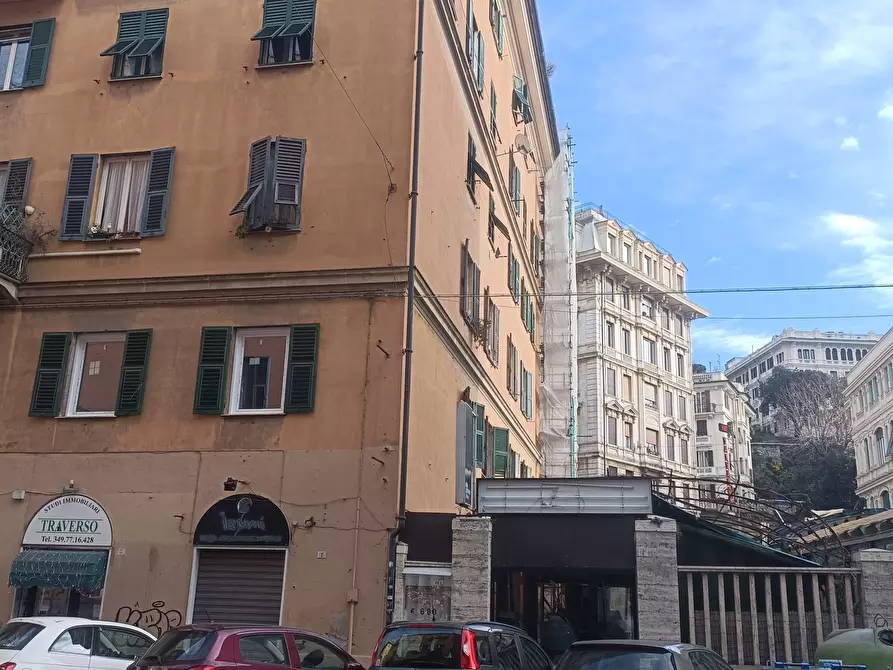 Immagine 24 di Locale commerciale in affitto  a Genova