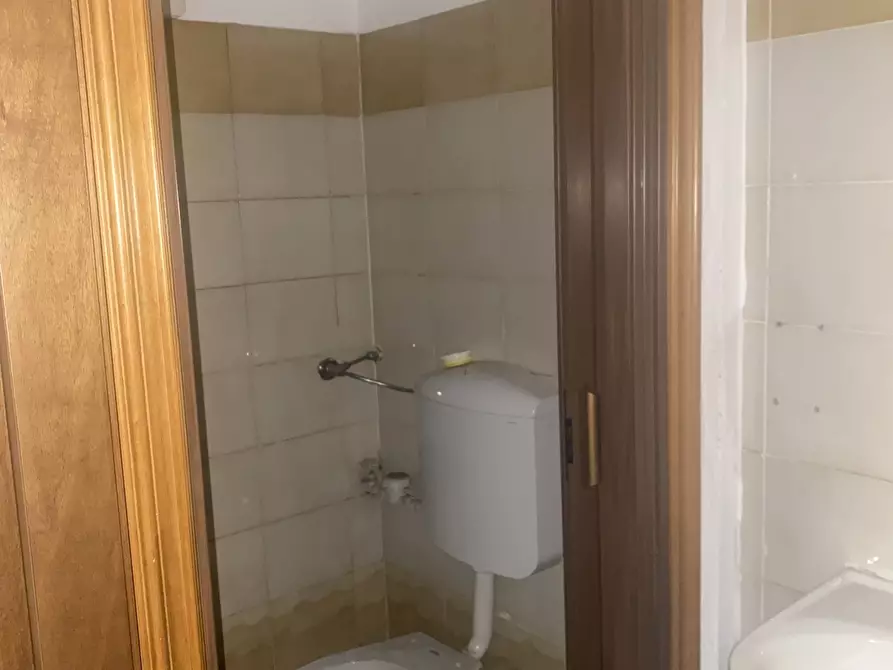 Immagine 10 di Locale commerciale in affitto  a Genova