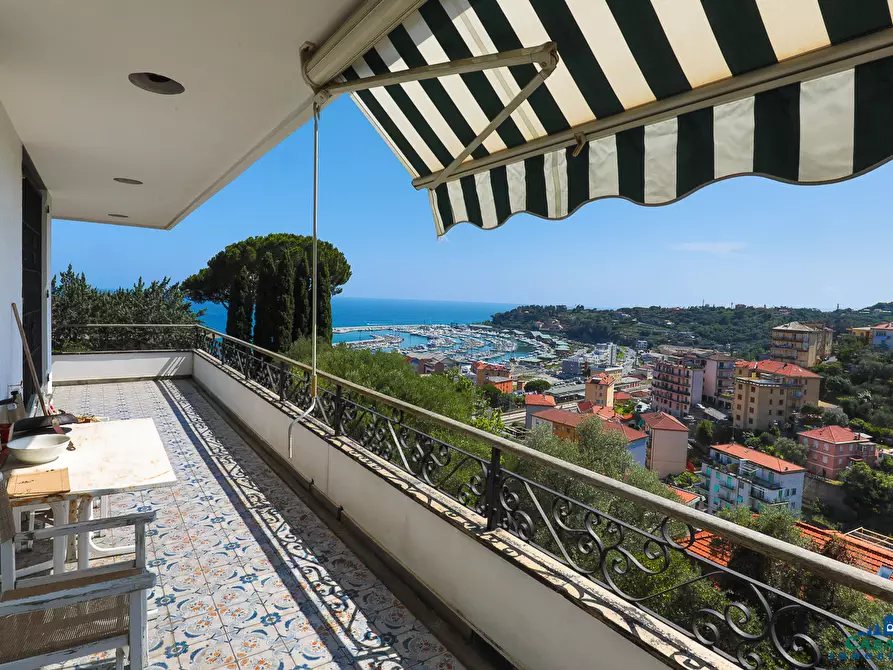 Immagine 56 di Villa in vendita  in Via Livio Canale 72 a Varazze