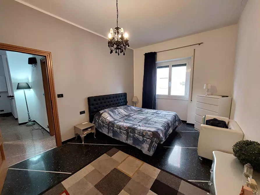 Immagine 8 di Bilocale in vendita  in Via delle Gavette a Genova