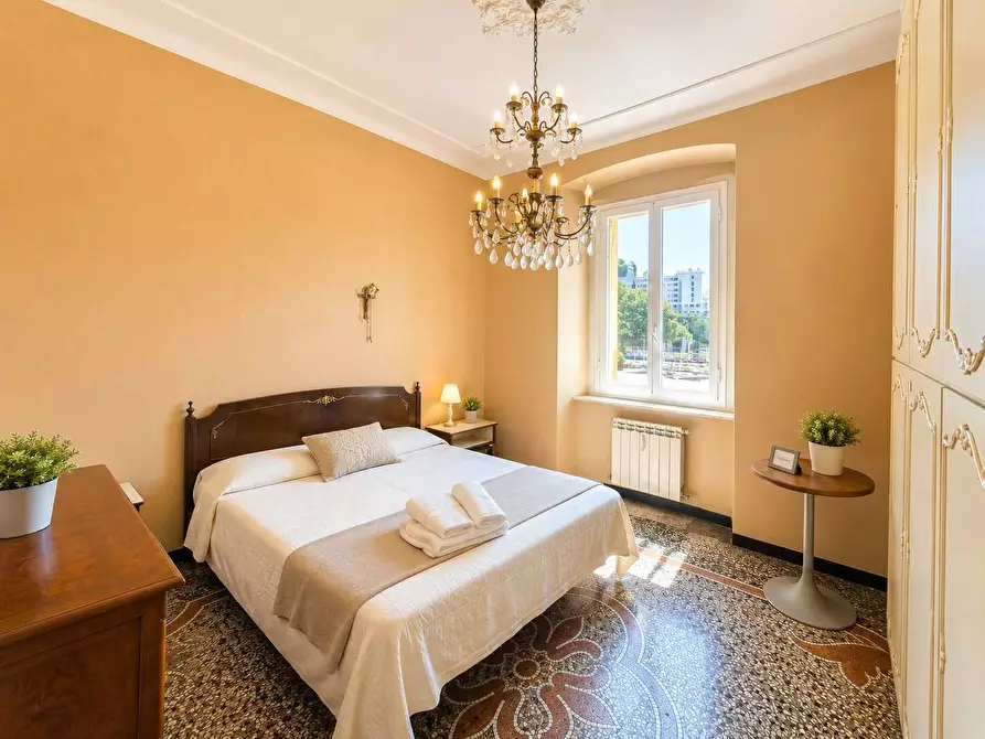 Immagine 1 di Pentalocale in vendita  in Via Giovanni Torti 29 a Genova