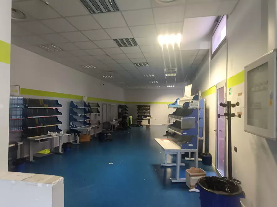 Immagine 11 di Attività artigianale in affitto  in Via Giuseppe Ungaretti 10 a Genova