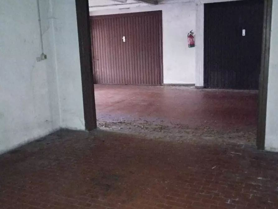 Immagine 3 di Garage in vendita  in Via Cristoforo Colombo 14 a Casella
