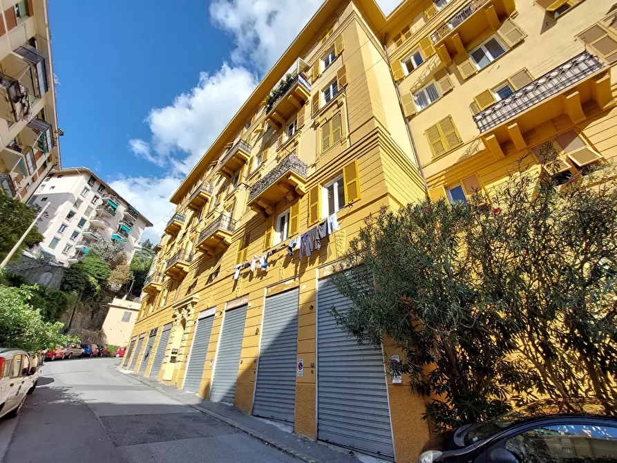 Immagine 43 di Trilocale in vendita  in Via Ameglia a Genova
