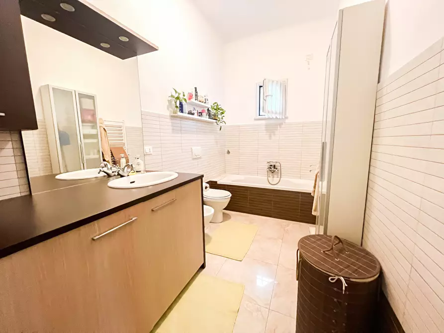 Immagine 12 di Appartamento in vendita  in Via Val D'Astico a Genova