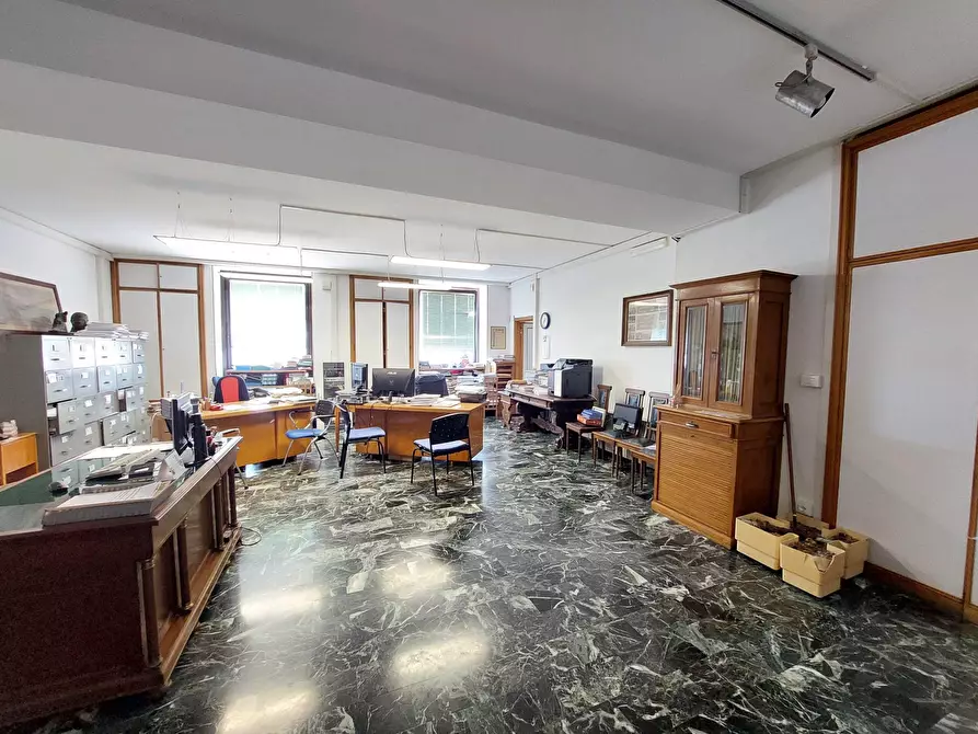 Immagine 3 di Ufficio in vendita  in Via di Sottoripa a Genova