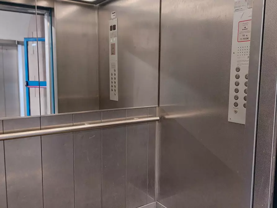 Immagine 17 di Ufficio in vendita  in Via di Sottoripa a Genova