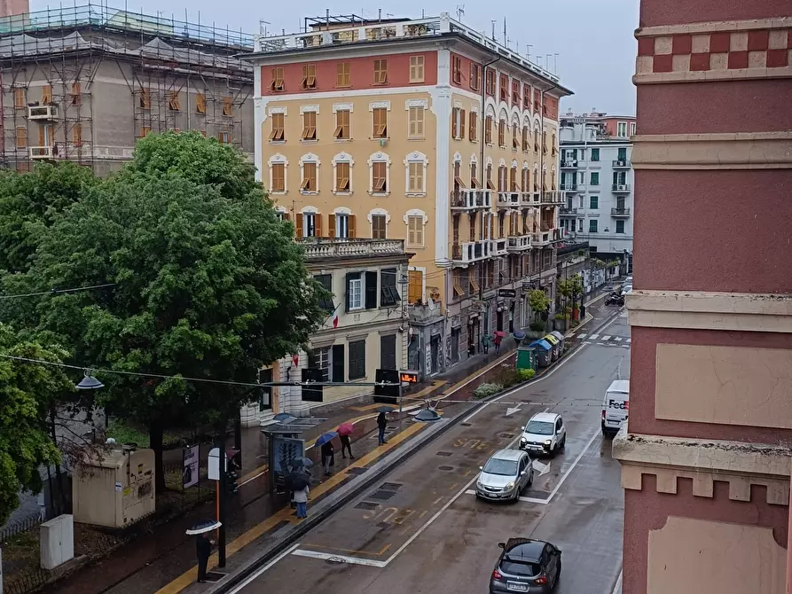 Immagine 4 di Appartamento in vendita  in Via Cornigliano 34 a Genova