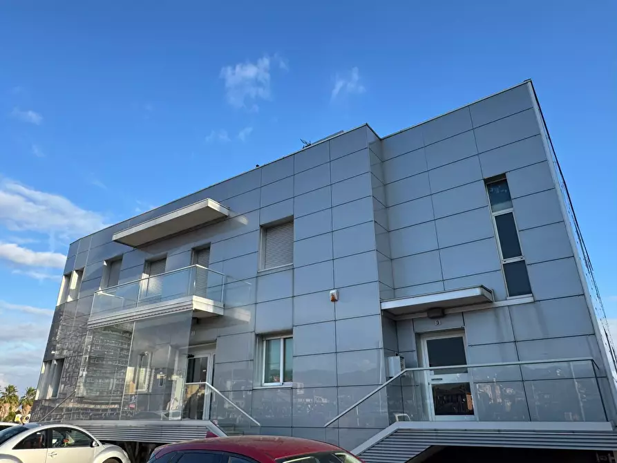 Immagine 2 di Ufficio in affitto  in Strada Statale 1 3 a Vado Ligure