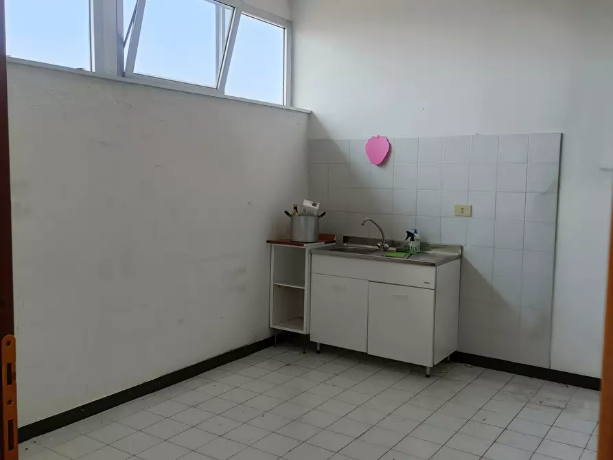 Immagine 25 di Ufficio in affitto  in Via Giuseppe Ungaretti 10 a Genova