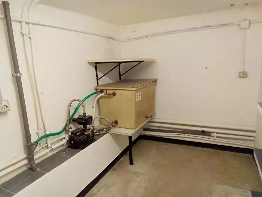 Immagine 16 di Locale commerciale in affitto  in Piazza della Nunziata 21 R a Genova