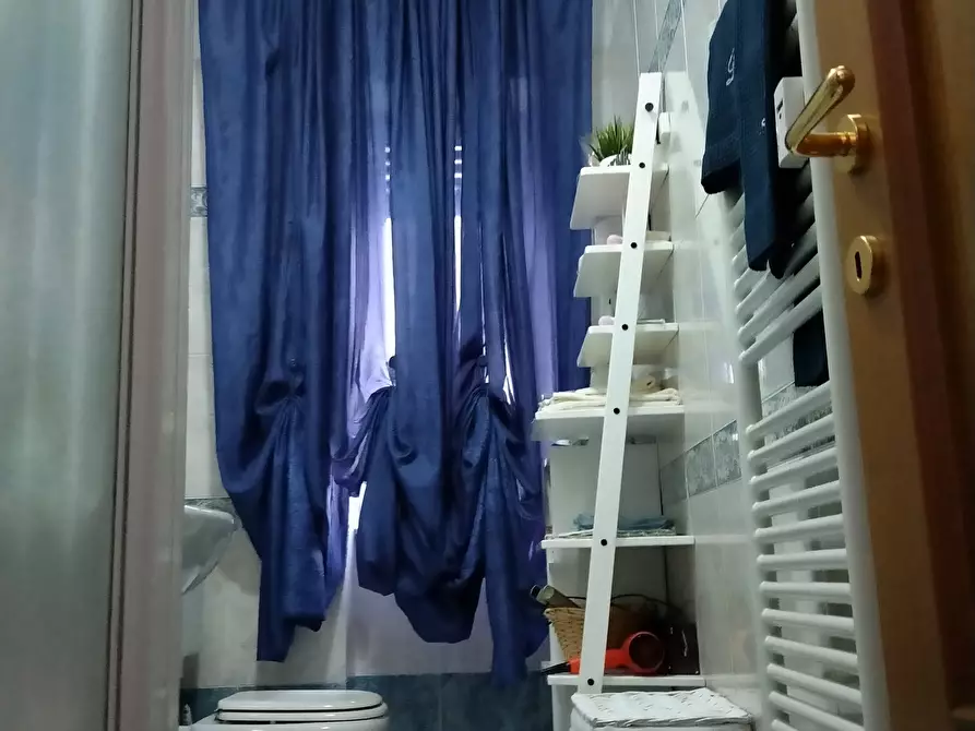 Immagine 46 di Bilocale in vendita  in Via delle Gavette a Genova