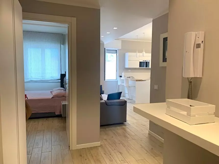 Immagine 36 di Trilocale in vendita  in Via Roma a Alassio