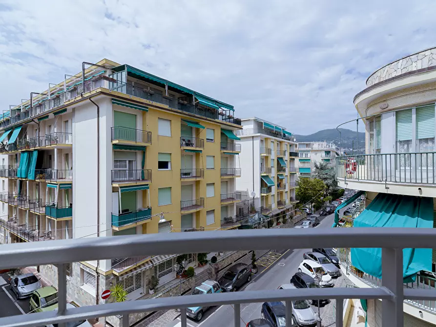 Immagine 27 di Quadrilocale in vendita  in Via Roma 45 a Alassio