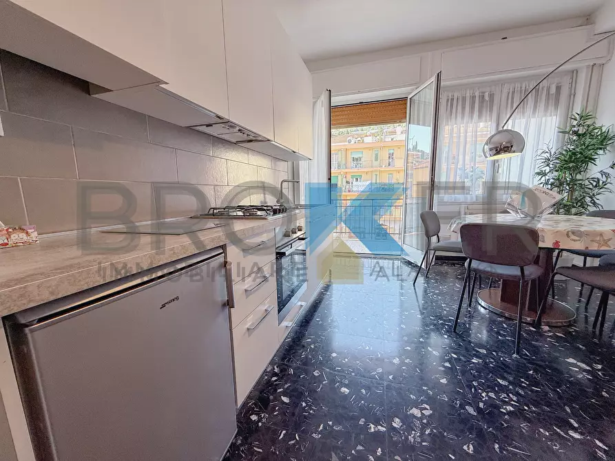 Immagine 3 di Trilocale in vendita  in Via Neghelli 56 a Alassio