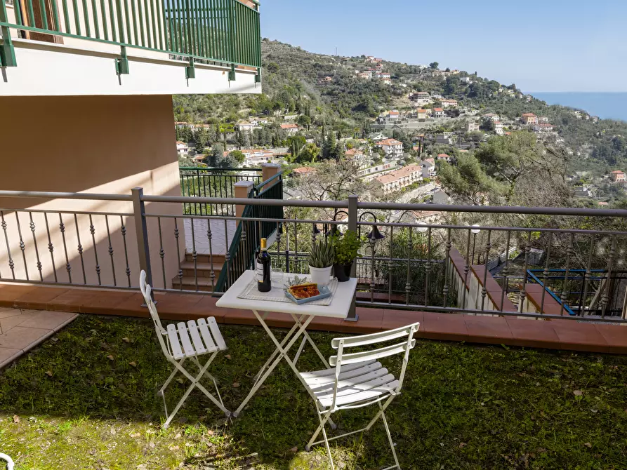 Immagine 3 di Trilocale in vendita  in strada per Moglio a Alassio