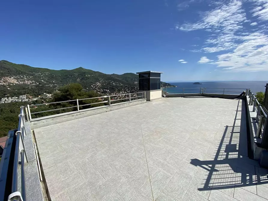 Immagine 4 di Villa in vendita  in Strada Panoramica San Bernardo 116-118 a Alassio