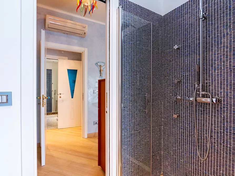 Immagine 21 di Quadrilocale in vendita  in Via Roma 45 a Alassio