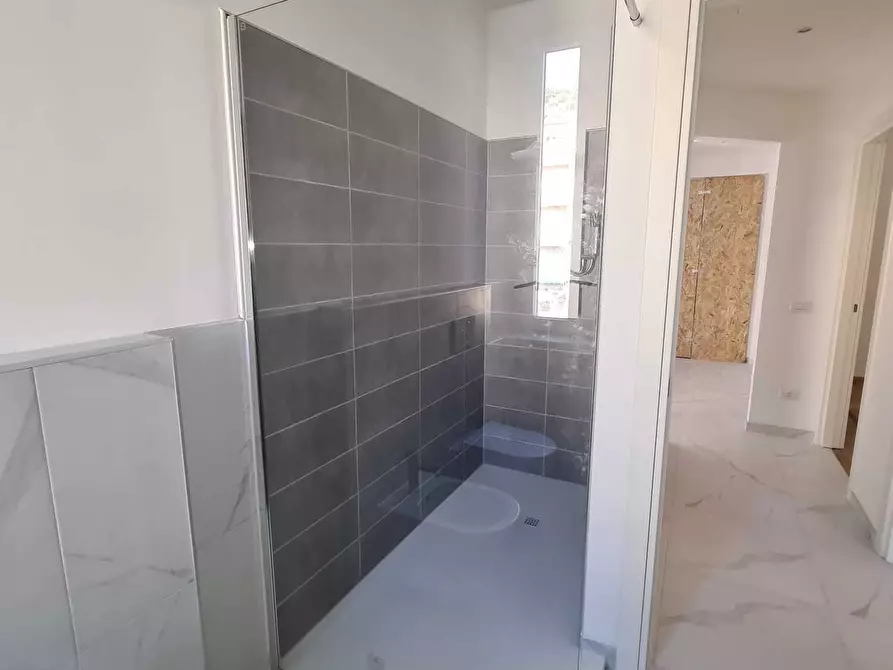 Immagine 23 di Trilocale in vendita  in Viale Hanbury a Alassio