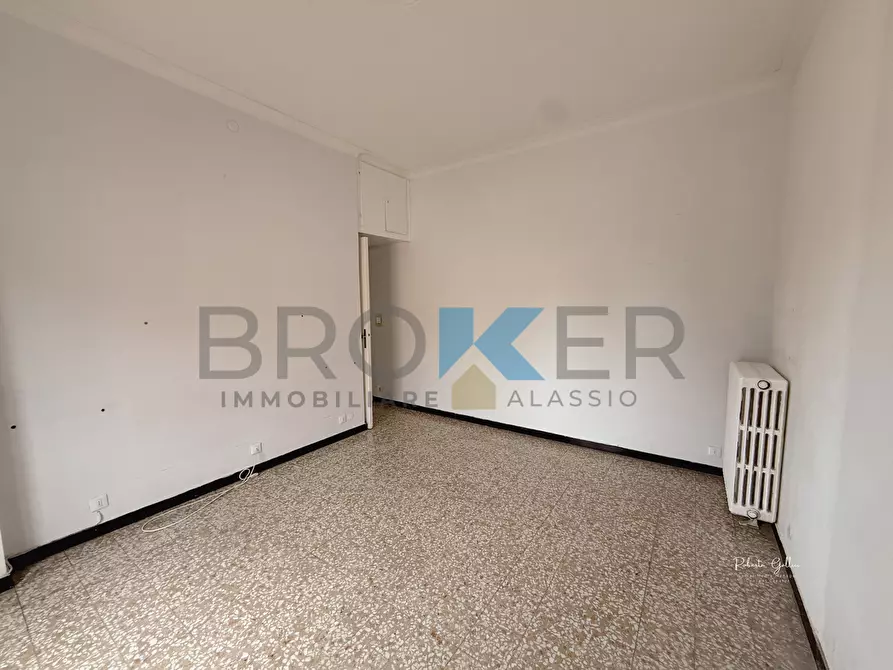 Immagine 13 di Quadrilocale in vendita  in Via Michelangelo 8 a Alassio