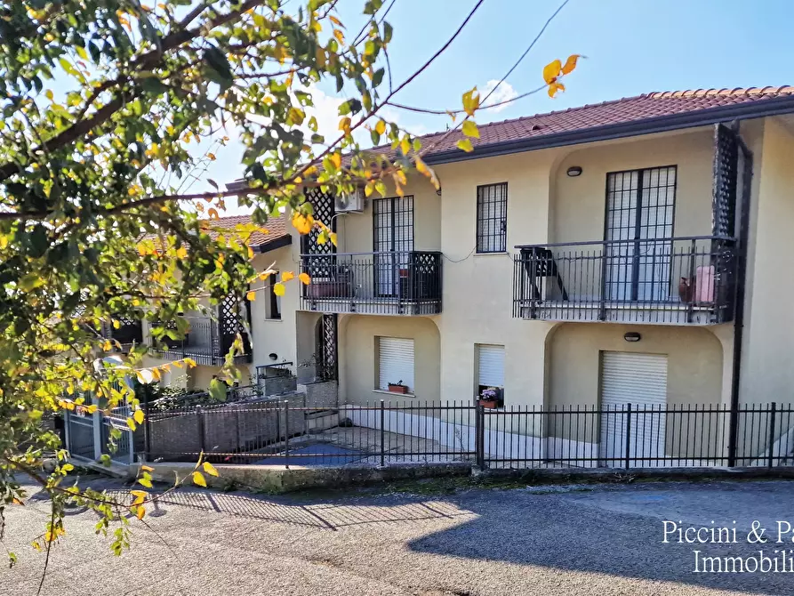 Immagine 3 di Porzione di casa in vendita  in Via dei Fiori a Passignano Sul Trasimeno